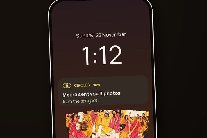 A lock screen at 1:12 am with photos sent by Meera and Kabir